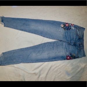 american eagle embroidered lightwash mom jeans